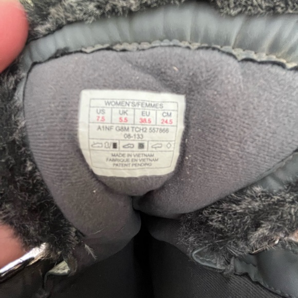 Great condition women The North Face winter boot.  Worn a handful of times. - Picture 2 of 3